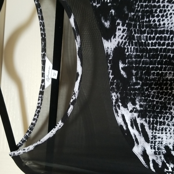 Asymmetrical tee - Picture 2 of 3